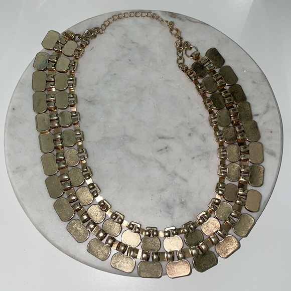 Coral sage & Gold statement necklace - Picture 3 of 3